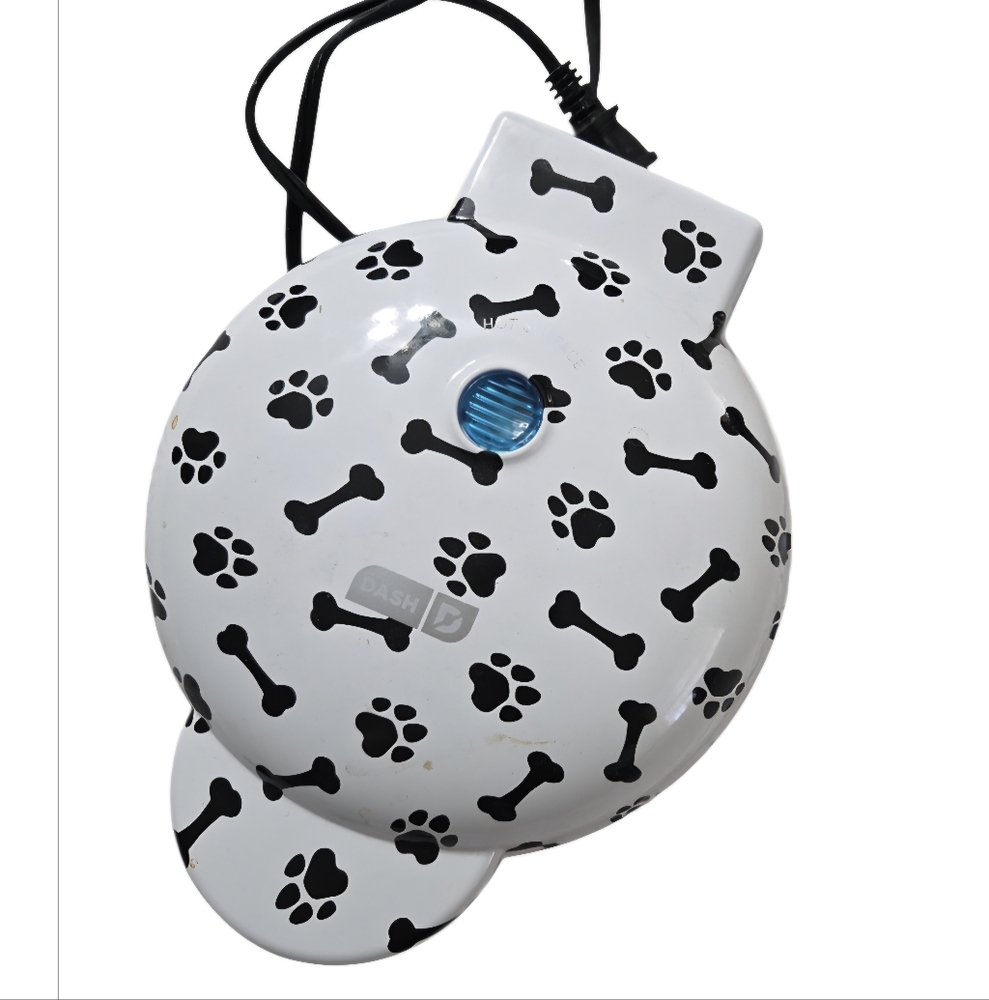 Dash Dog Treat Maker: Nonstick Pet Treat Maker, 8 Cavities, White/Black